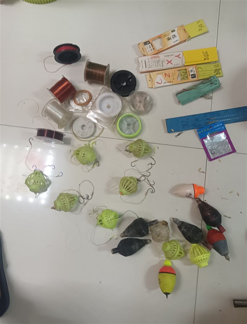 魚鉤魚線浮漂給錢就賣