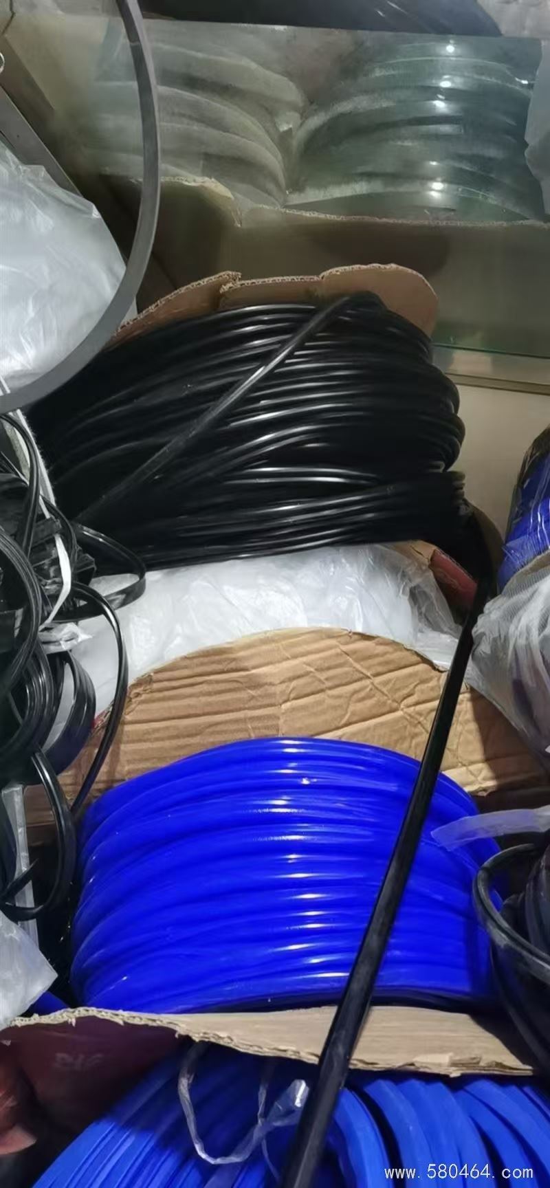 軟包炕圍子，防盜門。定做紗窗，維修門窗。