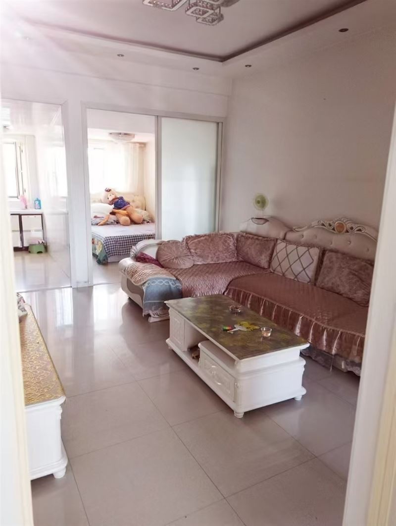 出售；經(jīng)典茗居 步梯七樓  三室一廳 拎包入住  預(yù)售10萬 看房議價(jià)